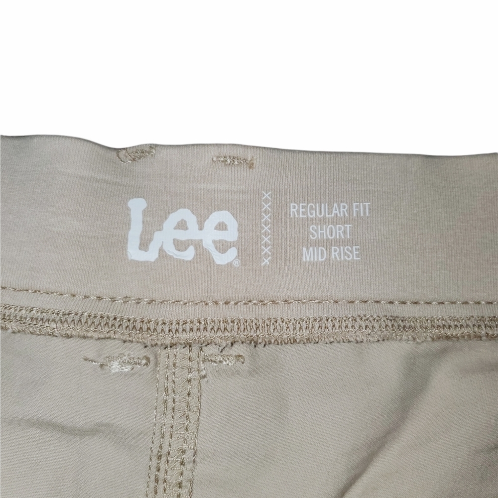 Lee NWT Plus Size Midrise Regular Fit Comfort Waistband 5" Cargo Short 567 - Picture 3 of 11
